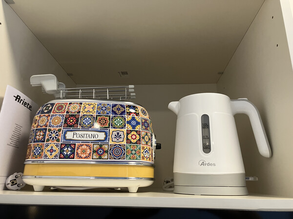 Toaster and electric kettle
