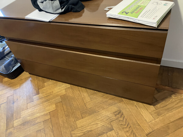 Chest of drawers